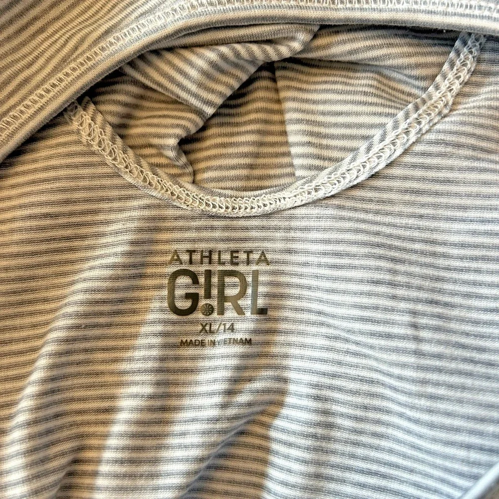 Athleta‎ Girl Shirt XL / 14 Gray Pleated Back Athletic Thumbholes Preppy Stripe